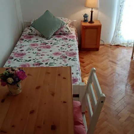 Anna Apartment *