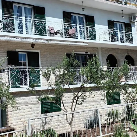 Anna Apartment *
