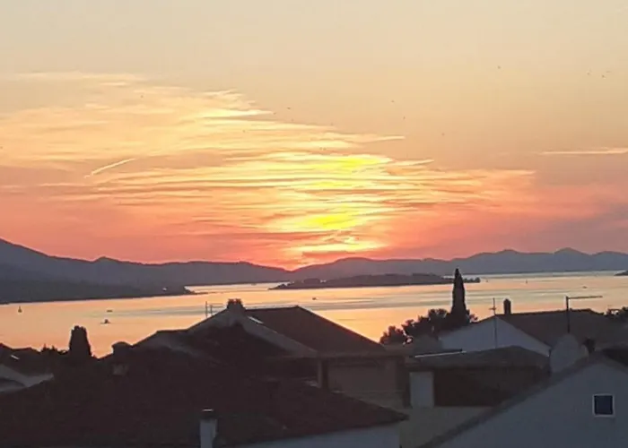 Anna ビオグラード・ナ・モル